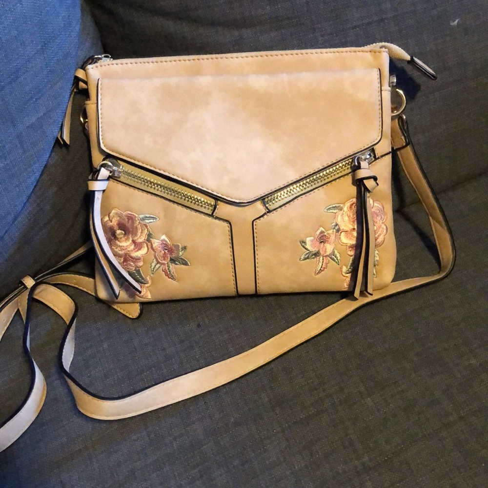 NWT! Francesca’s peach crossbody purse
